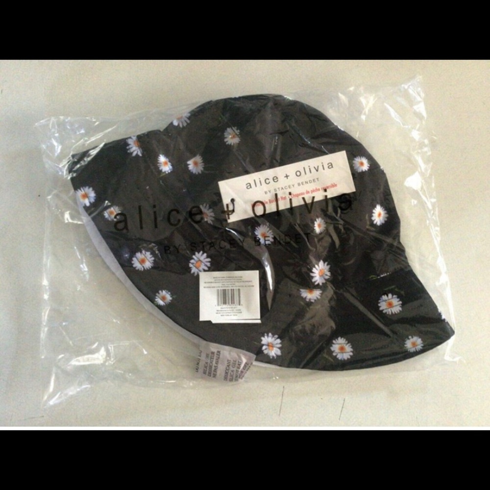Alice and Olivia Reversible Summer Bucket Hat